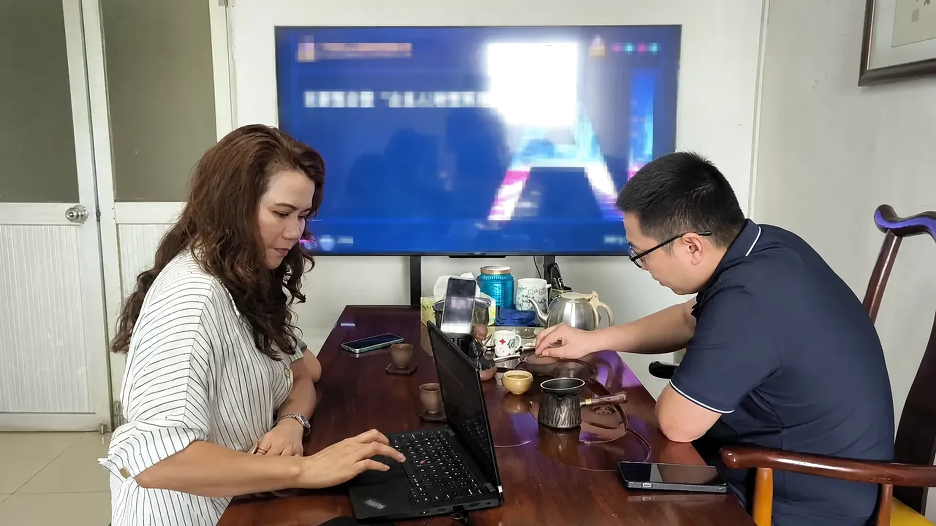 紫舟 AI 团队现场演示企业 AI 方案